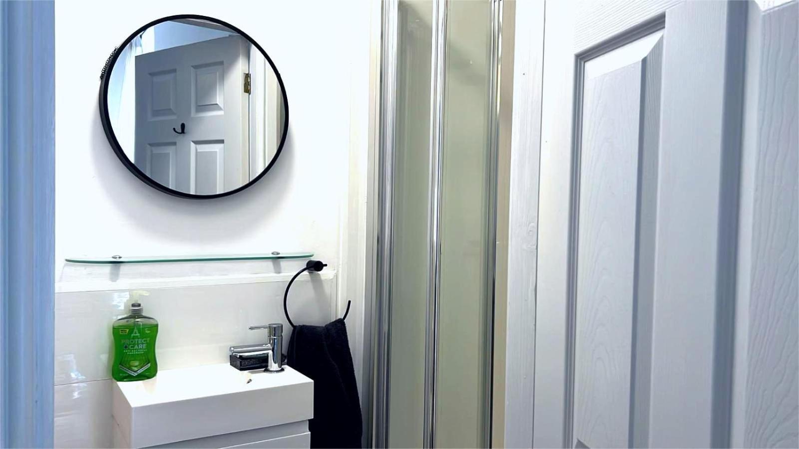 Newly Renovated 3 Bedroom House, 6 Beds With 2 Showers, Near University Town Centre Lancaster Exterior foto