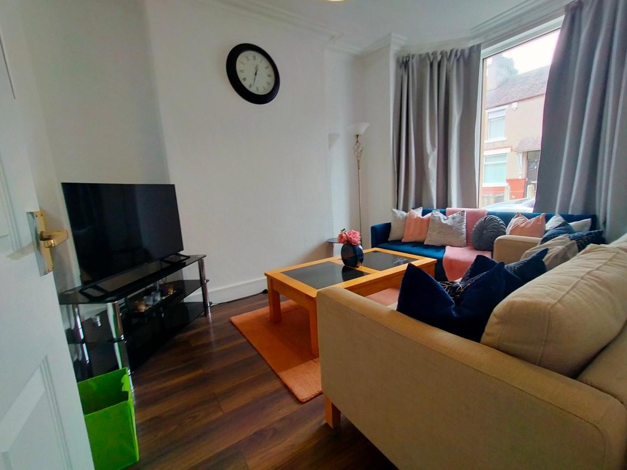 Newly Renovated 3 Bedroom House, 6 Beds With 2 Showers, Near University Town Centre Lancaster Exterior foto